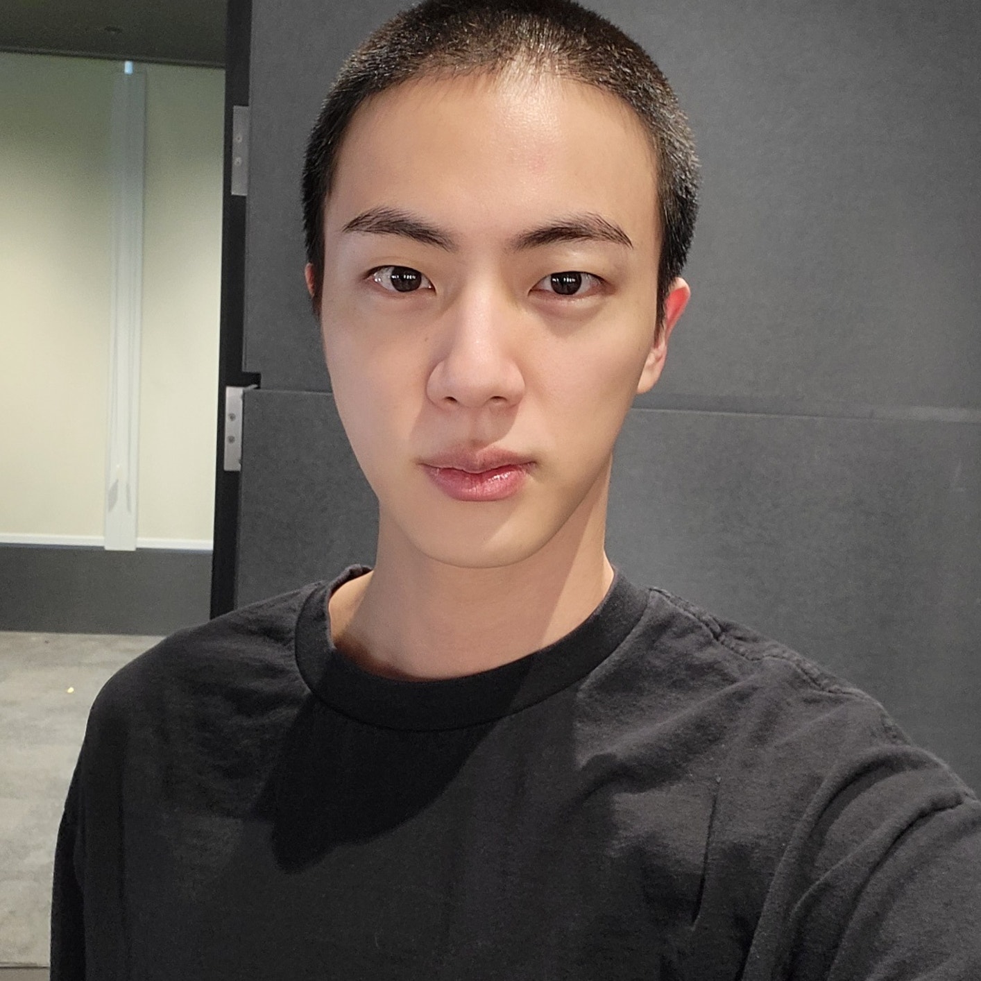 Jin's haircut, uploaded to Weverse.
